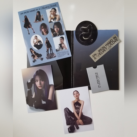 Jini's 1st Mini Album, "An Iron Hand In A Velvet Glove" (Iron Hand vers) - Picture 6 of 10